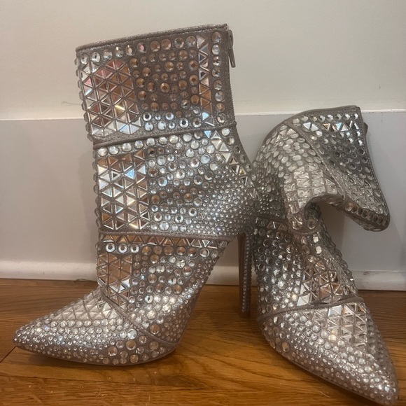 Steve Madden Shoes - Steve Madden never wore rhinestone boots